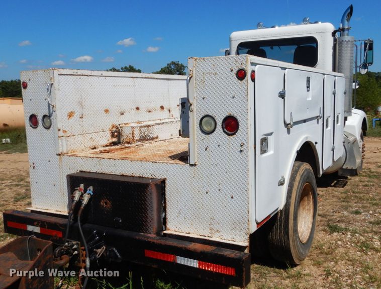 image for item KI9692 1997 Peterbilt 385  utility / service truck