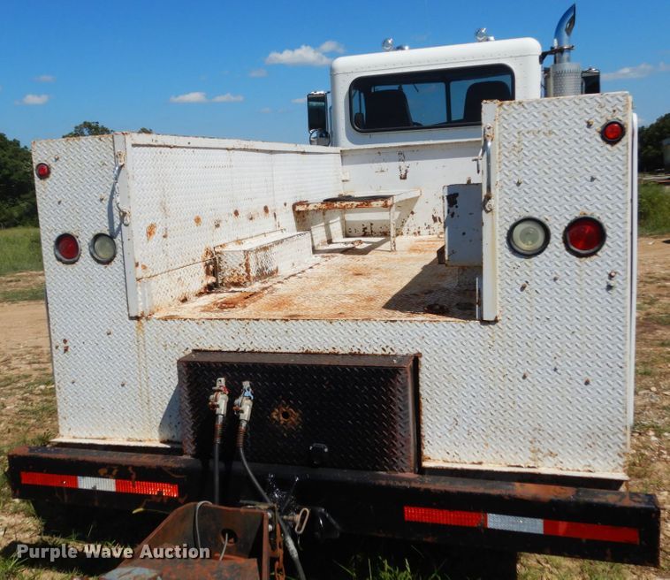 image for item KI9692 1997 Peterbilt 385  utility / service truck