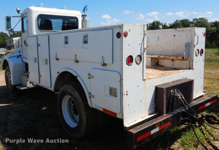 image for item KI9692 1997 Peterbilt 385  utility / service truck