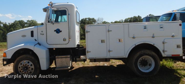 image for item KI9692 1997 Peterbilt 385  utility / service truck