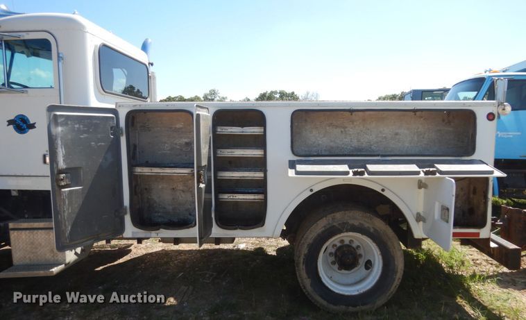 image for item KI9692 1997 Peterbilt 385  utility / service truck