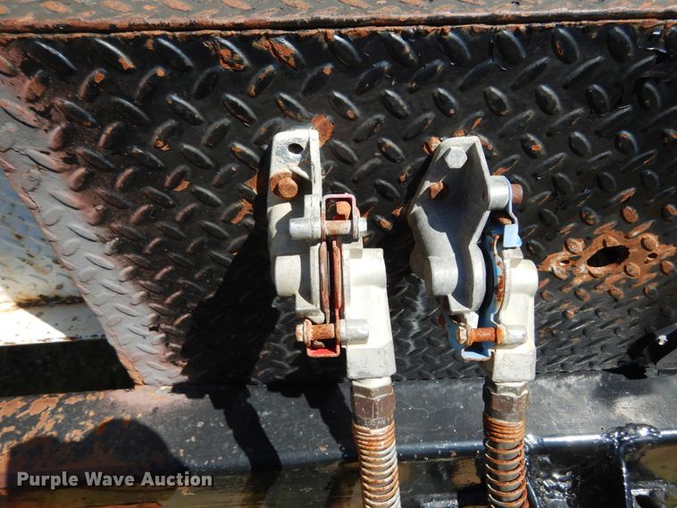 image for item KI9692 1997 Peterbilt 385  utility / service truck