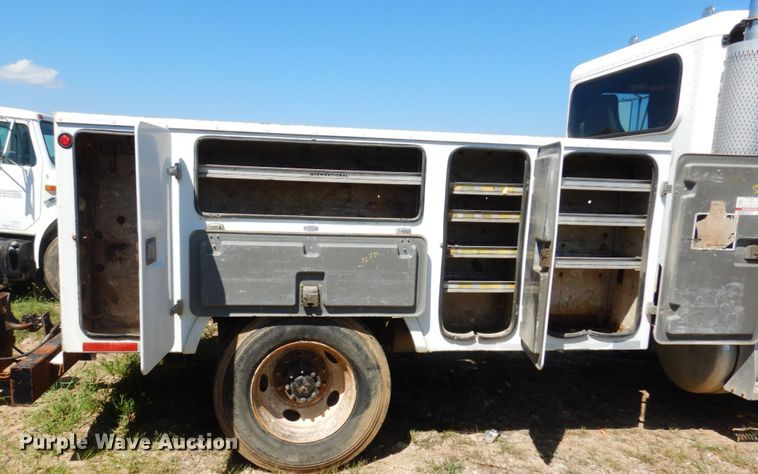 image for item KI9692 1997 Peterbilt 385  utility / service truck