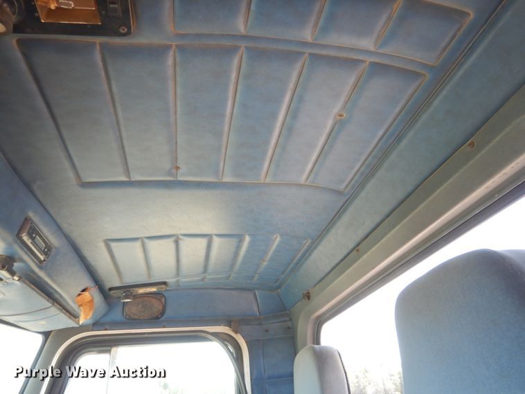 image for item KI9692 1997 Peterbilt 385  utility / service truck