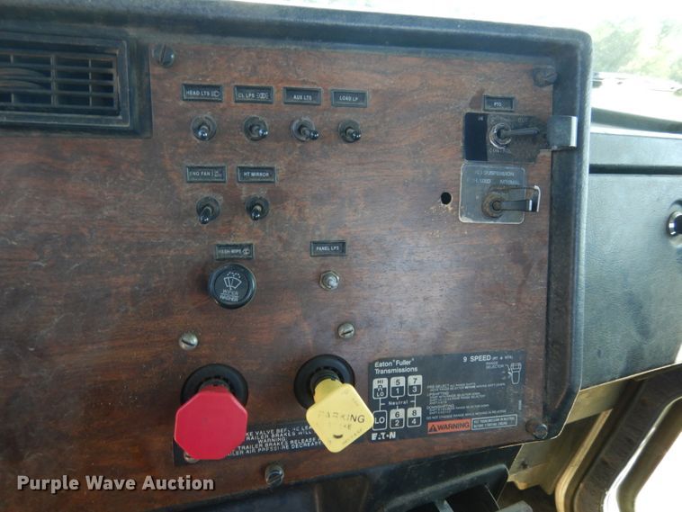 image for item KI9692 1997 Peterbilt 385  utility / service truck