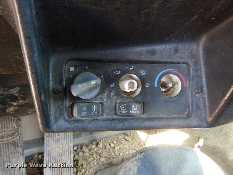 image for item KI9692 1997 Peterbilt 385  utility / service truck