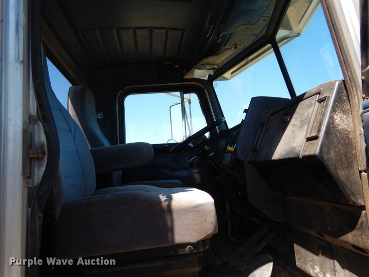 image for item KI9692 1997 Peterbilt 385  utility / service truck