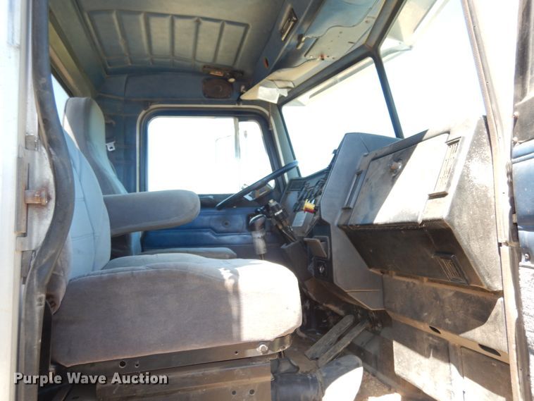 image for item KI9692 1997 Peterbilt 385  utility / service truck