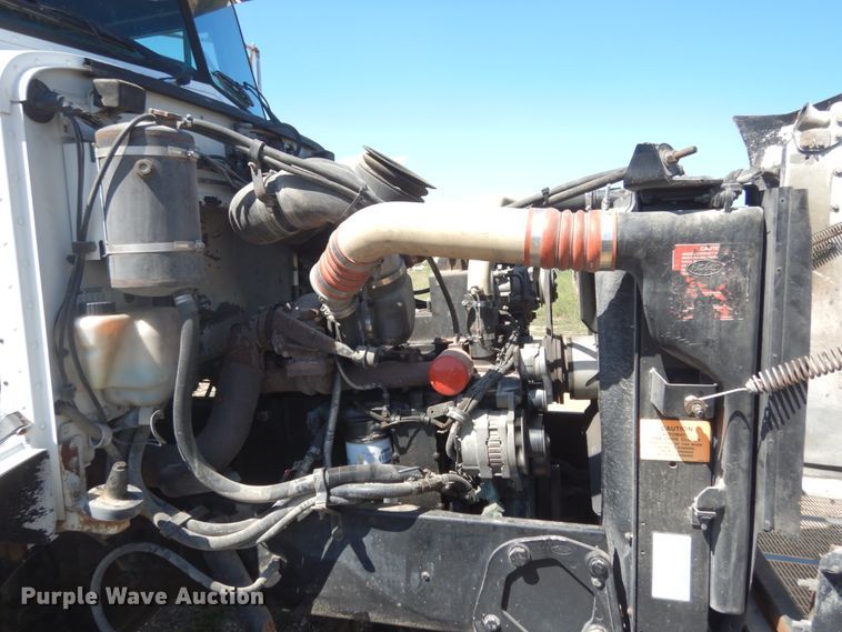 image for item KI9692 1997 Peterbilt 385  utility / service truck