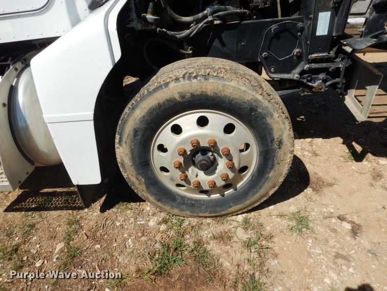 image for item KI9692 1997 Peterbilt 385  utility / service truck