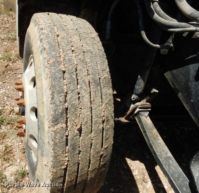 image for item KI9692 1997 Peterbilt 385  utility / service truck