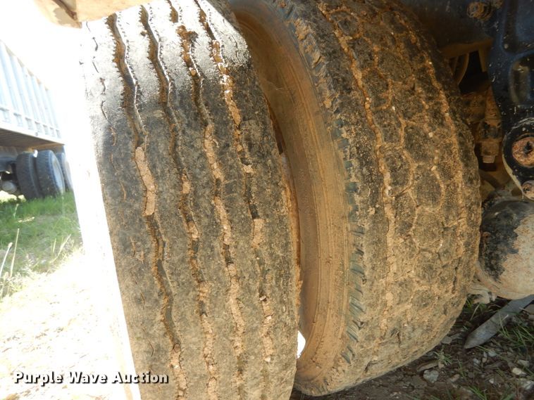 image for item KI9692 1997 Peterbilt 385  utility / service truck