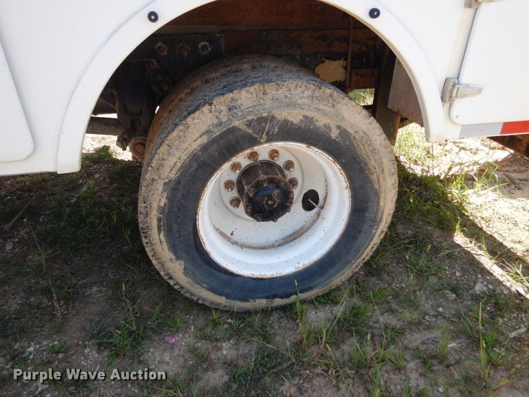 image for item KI9692 1997 Peterbilt 385  utility / service truck