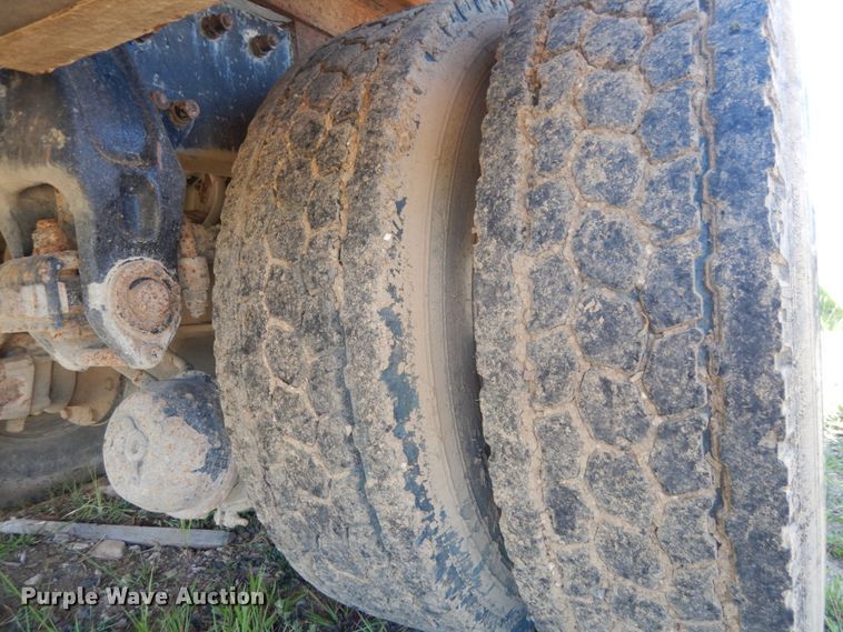 image for item KI9692 1997 Peterbilt 385  utility / service truck