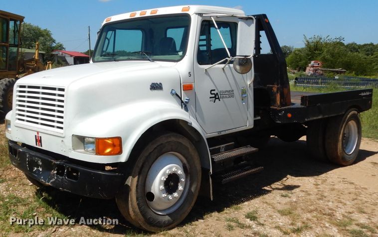 image for item KI9693 1999 International 4700  flatbed truck
