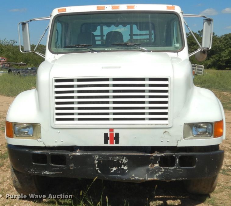 image for item KI9693 1999 International 4700  flatbed truck