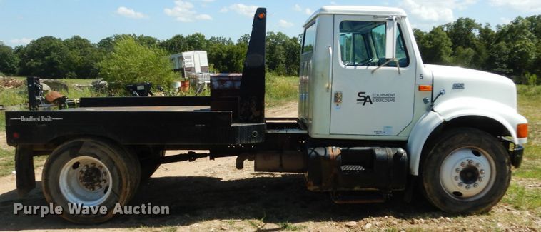 image for item KI9693 1999 International 4700  flatbed truck