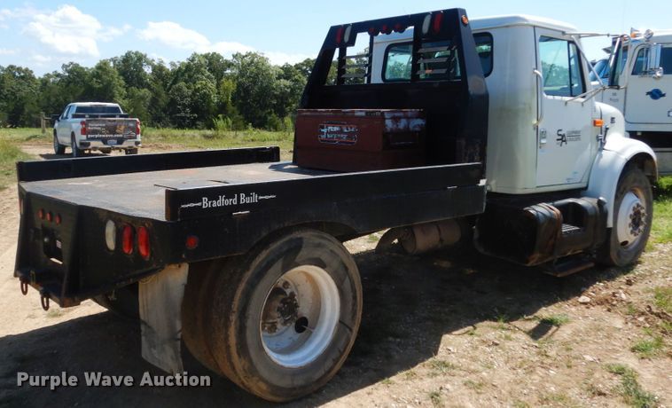 image for item KI9693 1999 International 4700  flatbed truck