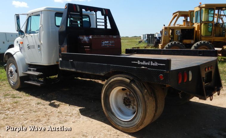 image for item KI9693 1999 International 4700  flatbed truck