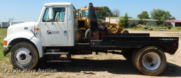 image for item KI9693 1999 International 4700  flatbed truck