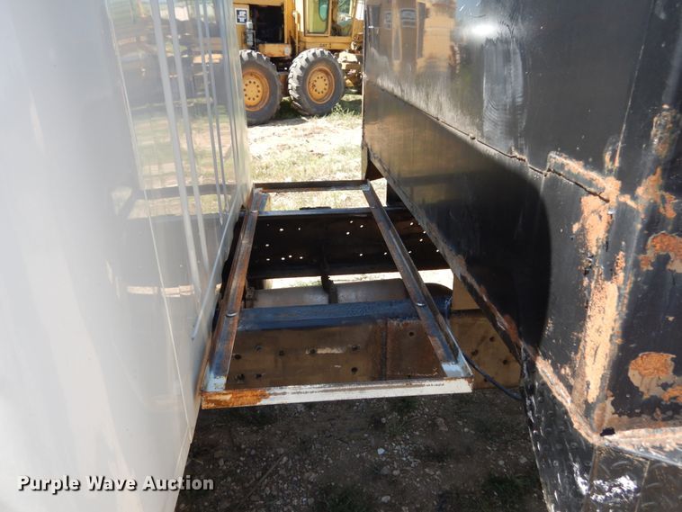 image for item KI9693 1999 International 4700  flatbed truck