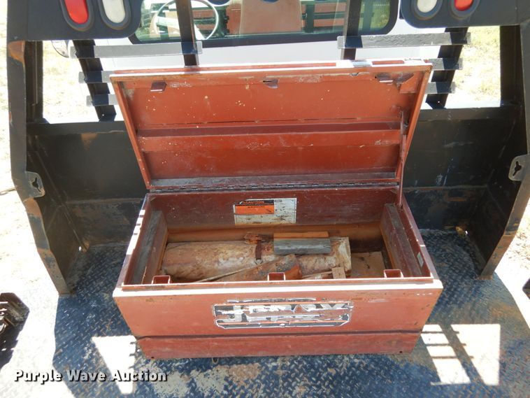 image for item KI9693 1999 International 4700  flatbed truck