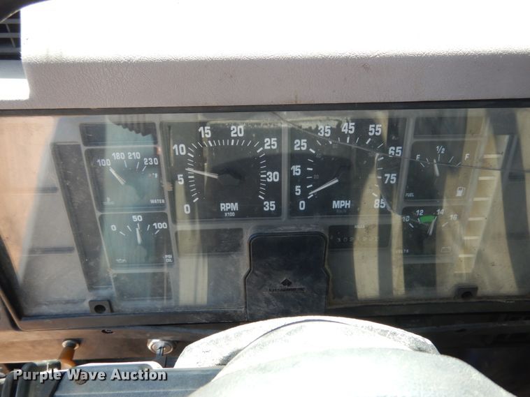 image for item KI9693 1999 International 4700  flatbed truck