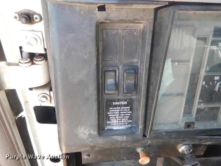 image for item KI9693 1999 International 4700  flatbed truck