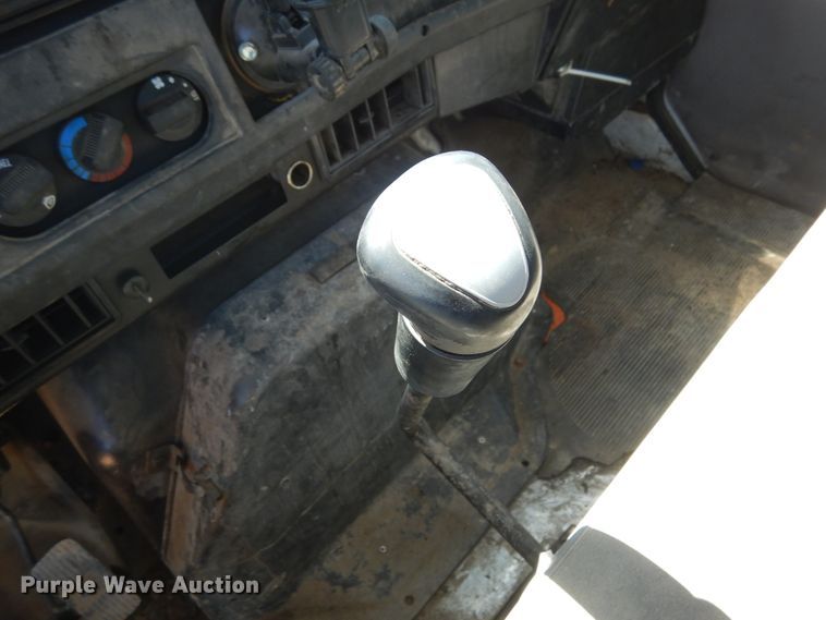 image for item KI9693 1999 International 4700  flatbed truck