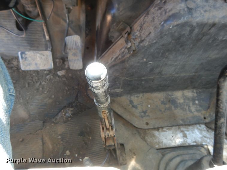 image for item KI9693 1999 International 4700  flatbed truck