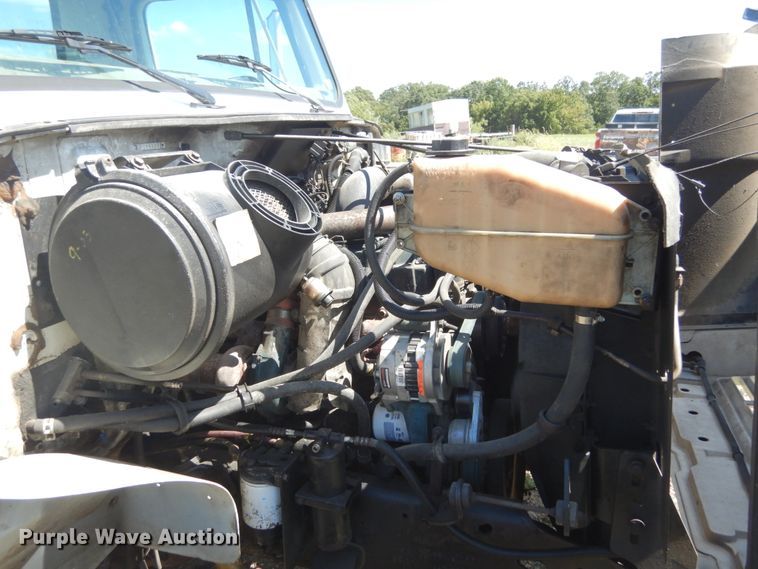 image for item KI9693 1999 International 4700  flatbed truck