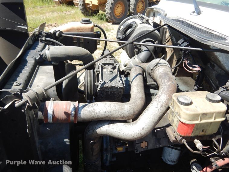 image for item KI9693 1999 International 4700  flatbed truck