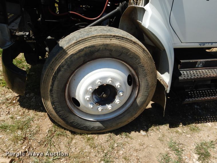 image for item KI9693 1999 International 4700  flatbed truck