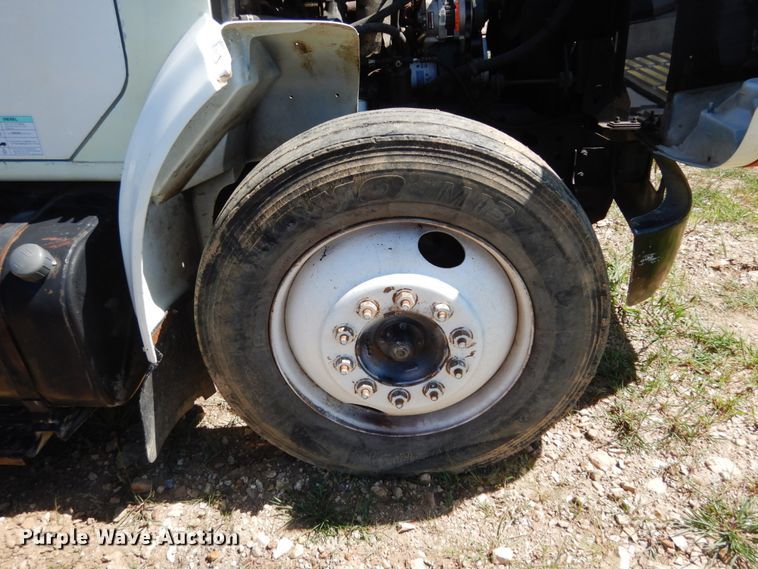 image for item KI9693 1999 International 4700  flatbed truck