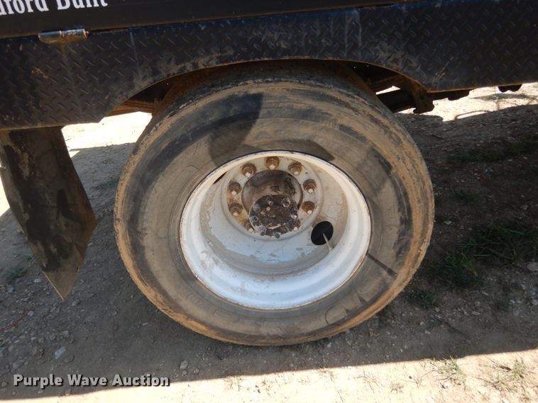 image for item KI9693 1999 International 4700  flatbed truck