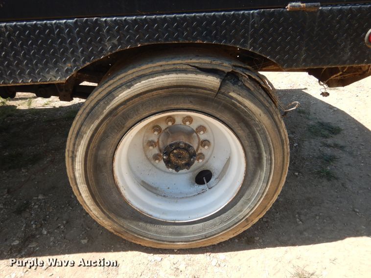 image for item KI9693 1999 International 4700  flatbed truck