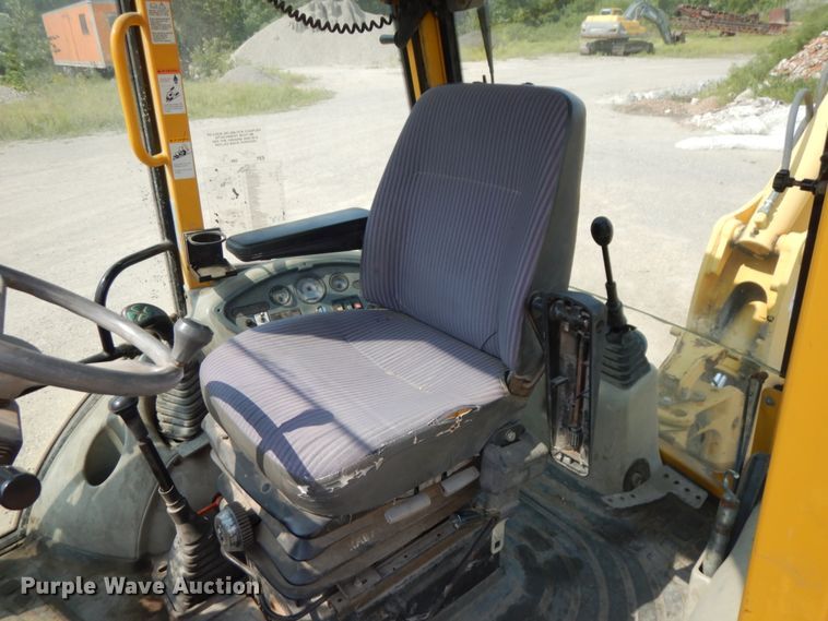 image for item KK9046 2000 Komatsu WB140  backhoe