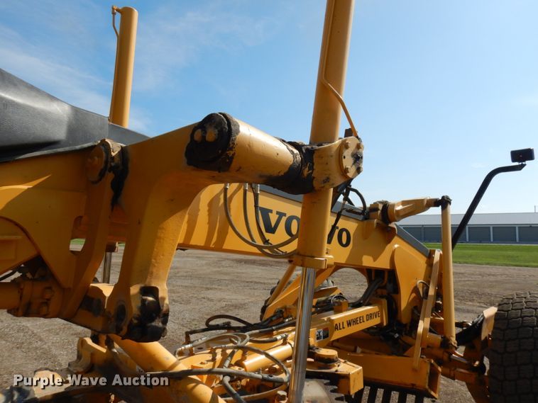 image for item KK9123 2002 Volvo G726  VHP motor grader