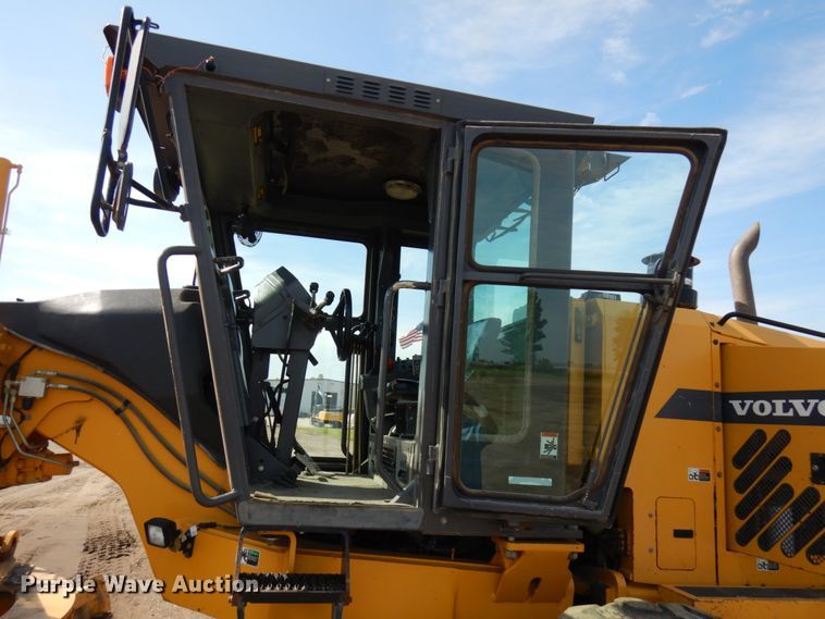 image for item KK9123 2002 Volvo G726  VHP motor grader