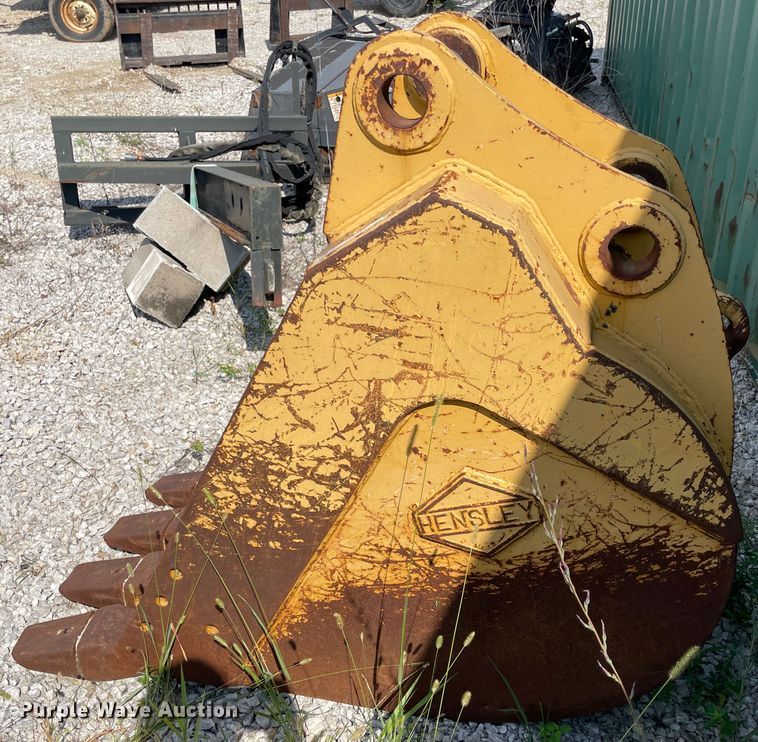 image for item KK9424 Adco 230H180  28" W excavator bucket