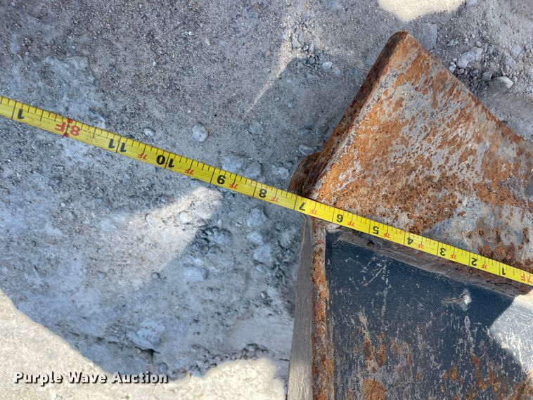 image for item KK9450 2013 Hitachi ZX85USBLC-3  mini excavator