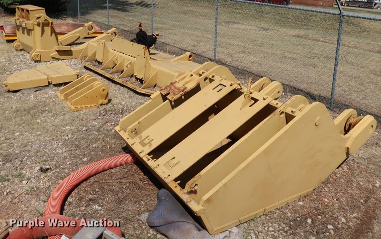 image for item KQ9776 Caterpillar D10N  dozer blade and counter weights