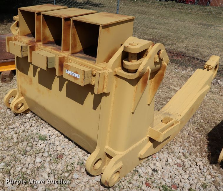 image for item KQ9776 Caterpillar D10N  dozer blade and counter weights