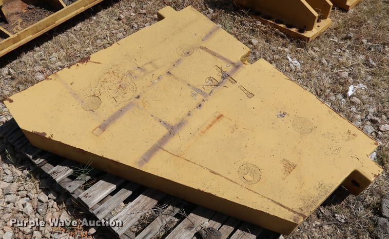 image for item KQ9776 Caterpillar D10N  dozer blade and counter weights