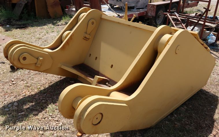 image for item KQ9776 Caterpillar D10N  dozer blade and counter weights