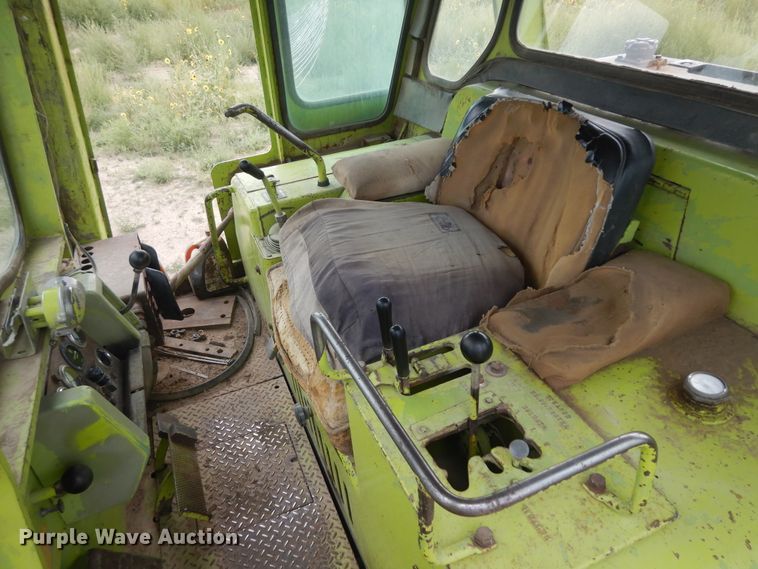 image for item KU9323 1975 Terex 82-30B  dozer