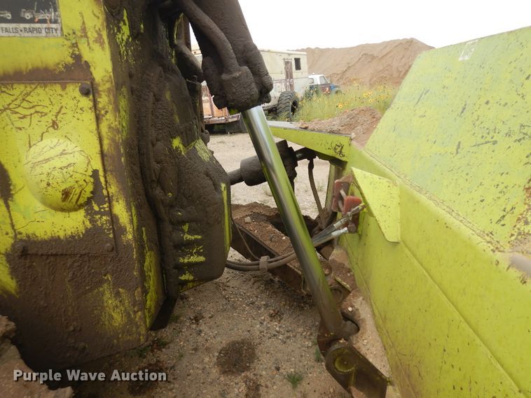 image for item KU9323 1975 Terex 82-30B  dozer