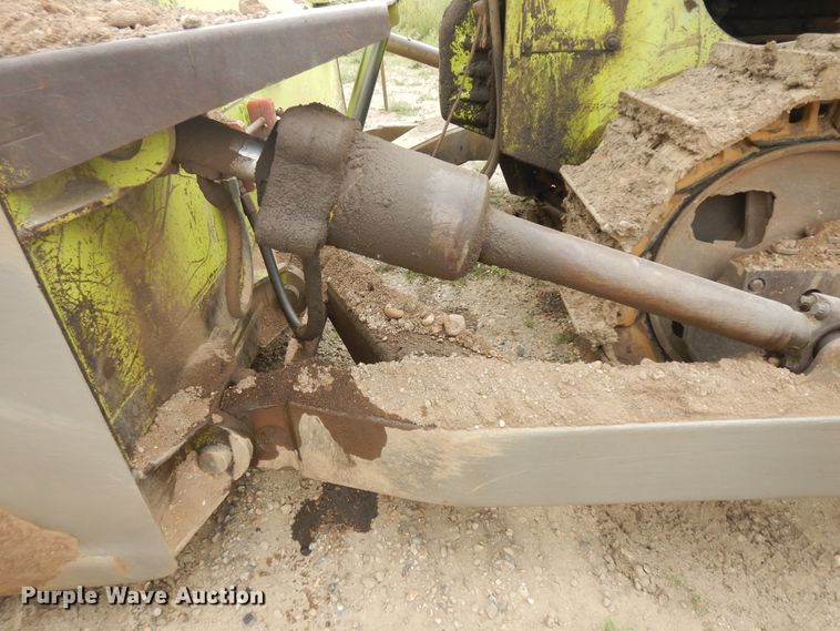 image for item KU9323 1975 Terex 82-30B  dozer