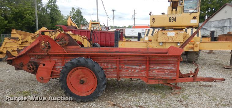 image for item KU9358 Manure spreader