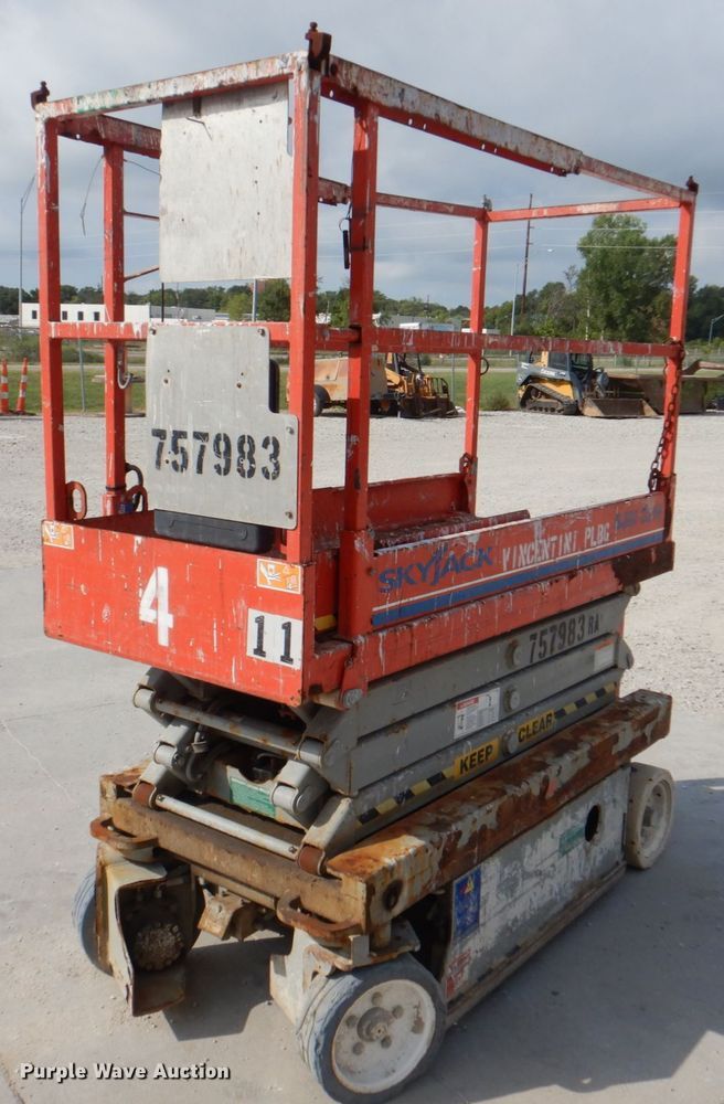 image for item KW9789 2008 Skyjack SJIII 3219  scissor lift